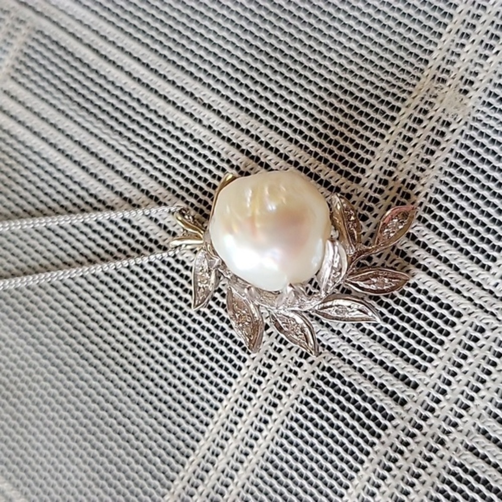 Vintage B.A.B. 14 Kt. White Gold Necklace w/Raw Pearl Center